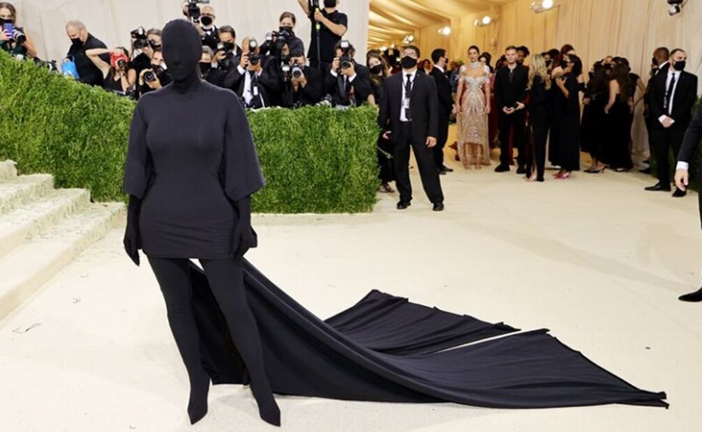 La socialité se llevó varias críticas por su vestido. Foto: AFP