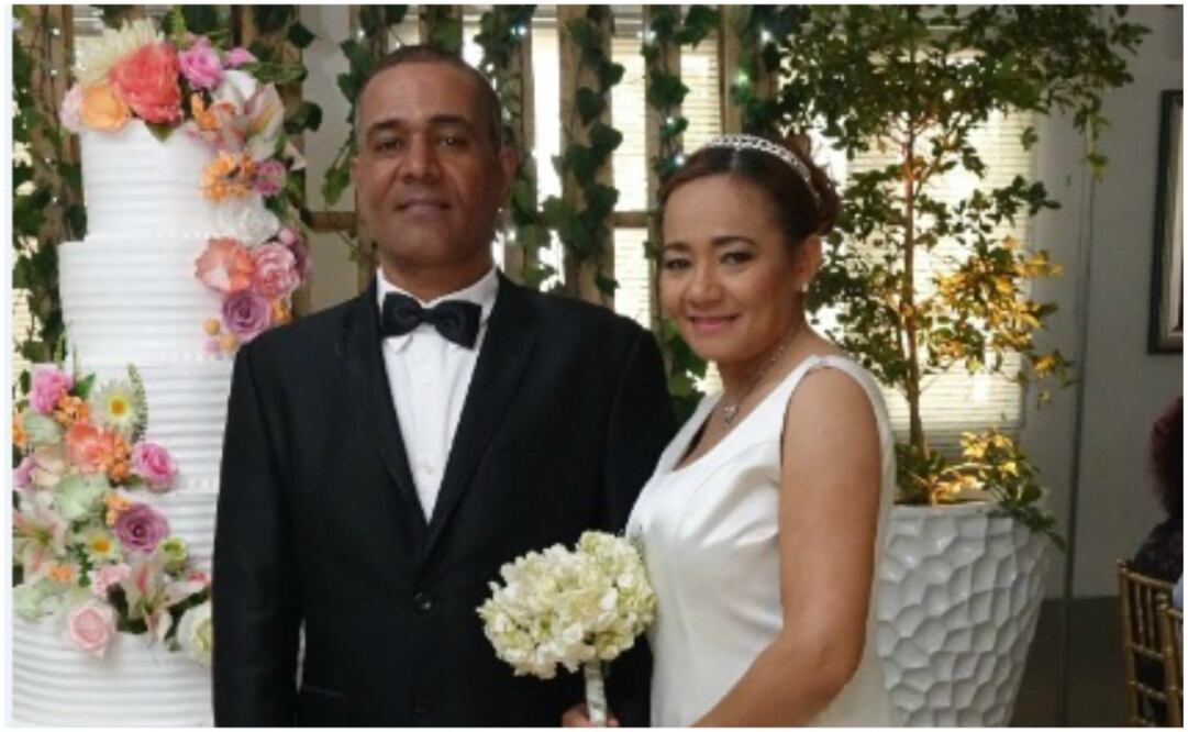 Tras meses intercambiando mensajes por internet y citándose, él le preguntó si quería ser su novia y en noviembre le propuso matrimonio