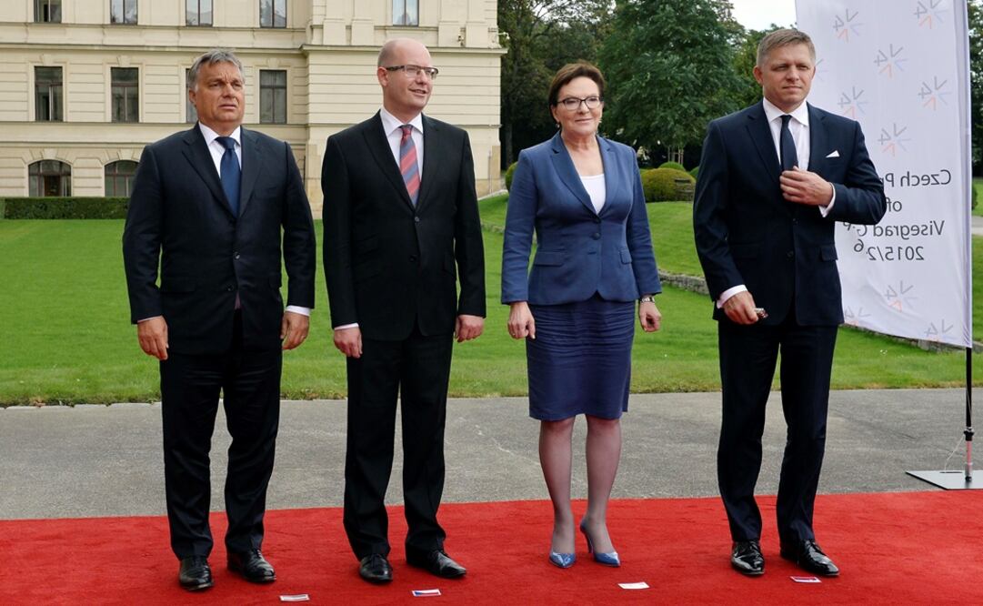 De izq. a der.: El primer ministro húngaro, Viktor Orban, primer ministro checo Bohuslav Sobotka, la primera ministra polaca Ewa Kopacz y el primer ministro eslovaco, Robert Fico (Foto: AP)