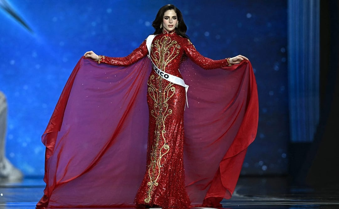 Fátima Bosch deslumbra en su pasarela. Foto:  AFP