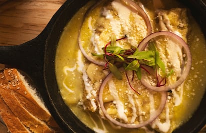 Receta: Cómo hacer salsa para enchiladas con queso crema