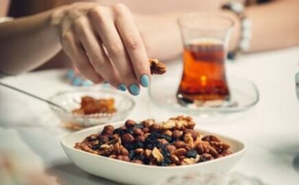 El fruto de árbol tropical que es una fuente rápida de energía y controla los niveles de glucosa