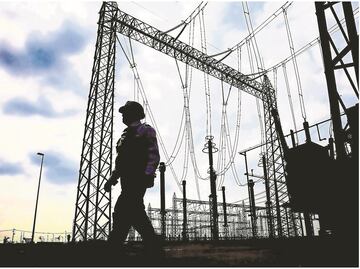 Sistema eléctrico está estresado al máximo, no puede administrar demanda de energía: extitular de la CRE tras apagones