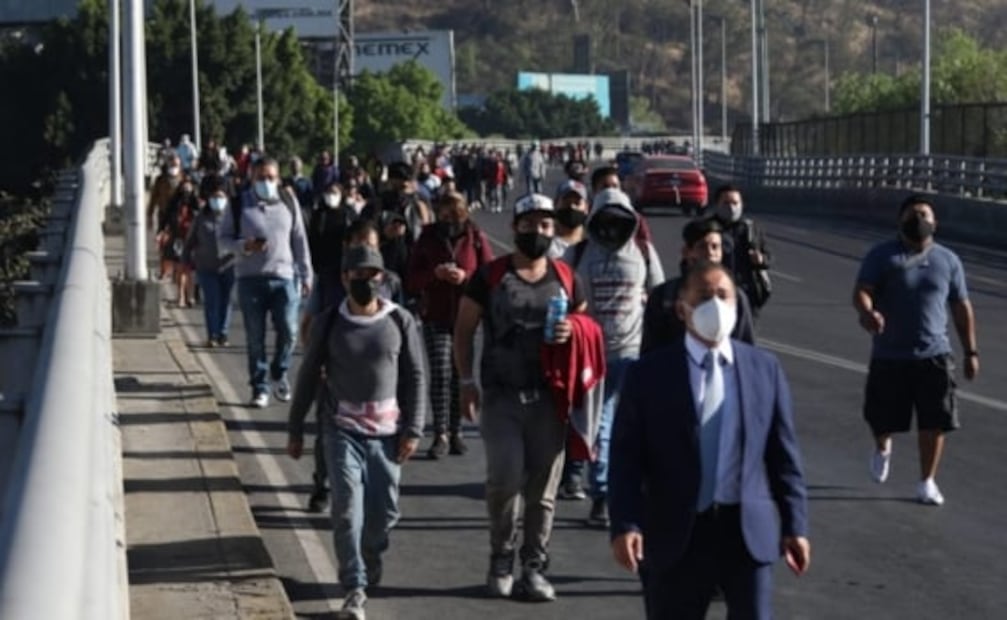 En Indios Verdes usuarios padecen por paro de transportistas en CDMX