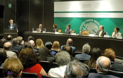 Resalta José Narro ética de odontólogos en el país