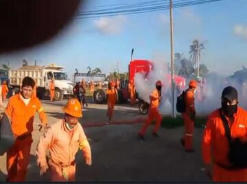 Trabajadores denuncian agresiones en paro de Dos Bocas; reportan al menos 3 heridos