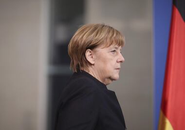 Ataque en Berlín se investiga como atentado terrorista, admite Merkel