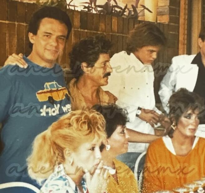 José José aparece junto a un joven Luis Miguel y su papá Luis Rey, quien tuvo un papel central en la carrera de "El Sol" y también en la ruptura familiar.