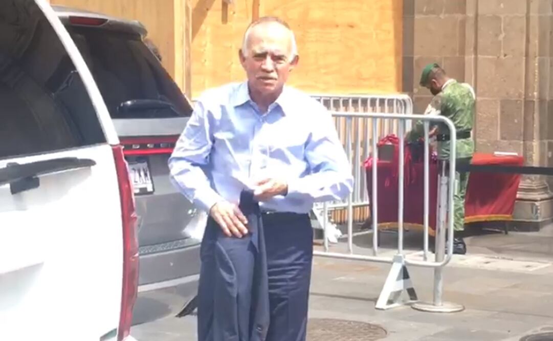 EL UNIVERSAL captó al empresario regiomontano, quien funge como su enlace con la iniciativa privada, a su salida de Palacio Nacional. Foto: Captura de pantalla