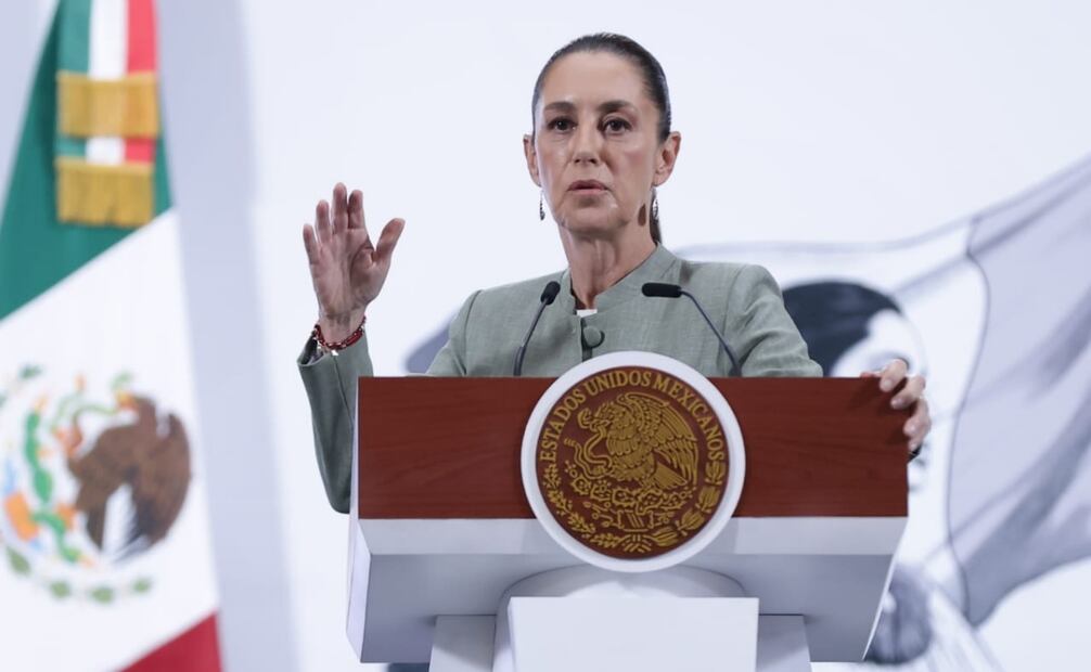 La presidenta Claudia Sheinbaum cuestionó que mientras el Departamento de Justicia de EU imputó los primeros cargos por narcoterrismo a dos líderes de una facción del Cártel de Sinaloa al mismo tiempo permitió que un grupo de familiares de Ovidio Guzmán, hijo de Joaquín "El Chapo" Guzmán, se haya entregado al FBI como parte de una negociación. Foto: Fernanda Rojas / EL UNIVERSAL