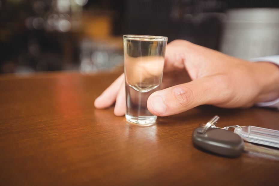 Conduce seguro: el alcoholímetro detecta cuántas bebidas superan los límites permitidos por la ley. Foto: Freepik