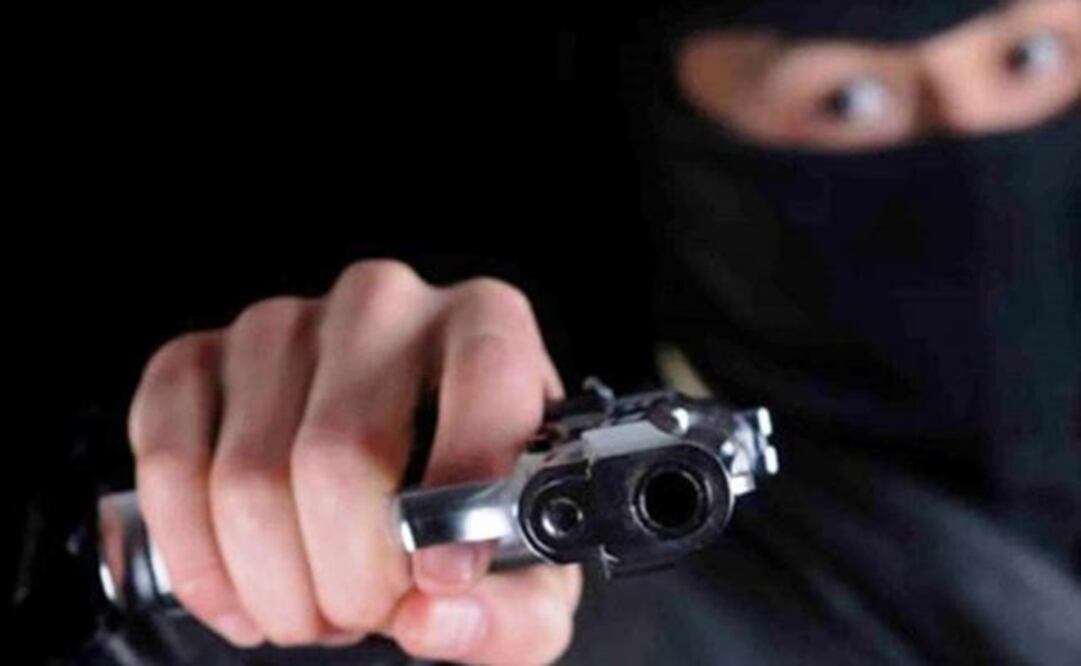 El asaltante fue identificado como Israel “N”, de 46 años de edad, quien amagó con pistola a los trabajadores y presuntamente hace unas semanas salió en libertad luego de permanecer en el penal de Culiacán, Sinaloa. Foto: Archivo / EL UNIVERSAL 