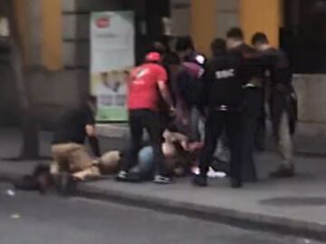 Videos. Ciudadanos someten y golpean a delincuentes que desataron balacera en Centro Histórico