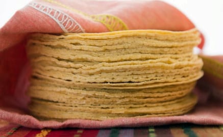 Acuerdo sobre maíz y tortilla beneficia solo a dos organizaciones; excluye a 110 mil tortillerías y molinos, acusan