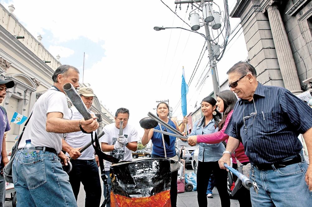 El mandatario no acudió ayer ante la comisió n pesquisidora del Congreso que recomendó retirarle la inmunidad y, en su lugar, envió a un abogado con un informe en el que rechaza las acusaciones en su contra (EFE)