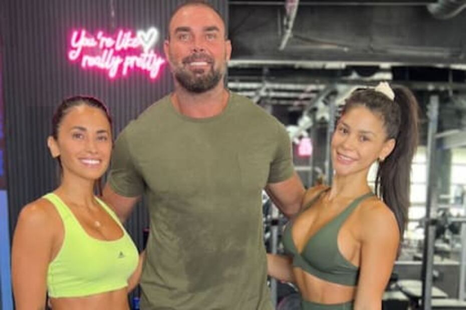Antonella Roccuzzo y Bret Contreras. Fuente: Instagram @antonelaroccuzzo