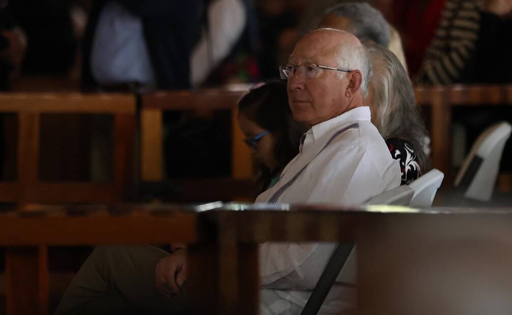 El embajador Ken Salazar acudió este 24 de noviembre del 2024 a la misa por la paz y la justicia en México en la Basílica de Guadalupe. Foto: Diego Simón / EL UNIVERSAL