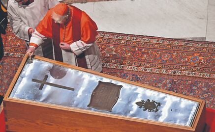 Sellan el féretro del papa Francisco; descansa eternamente 