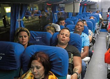 Costa Rica y México pactan vuelos para cubanos varados