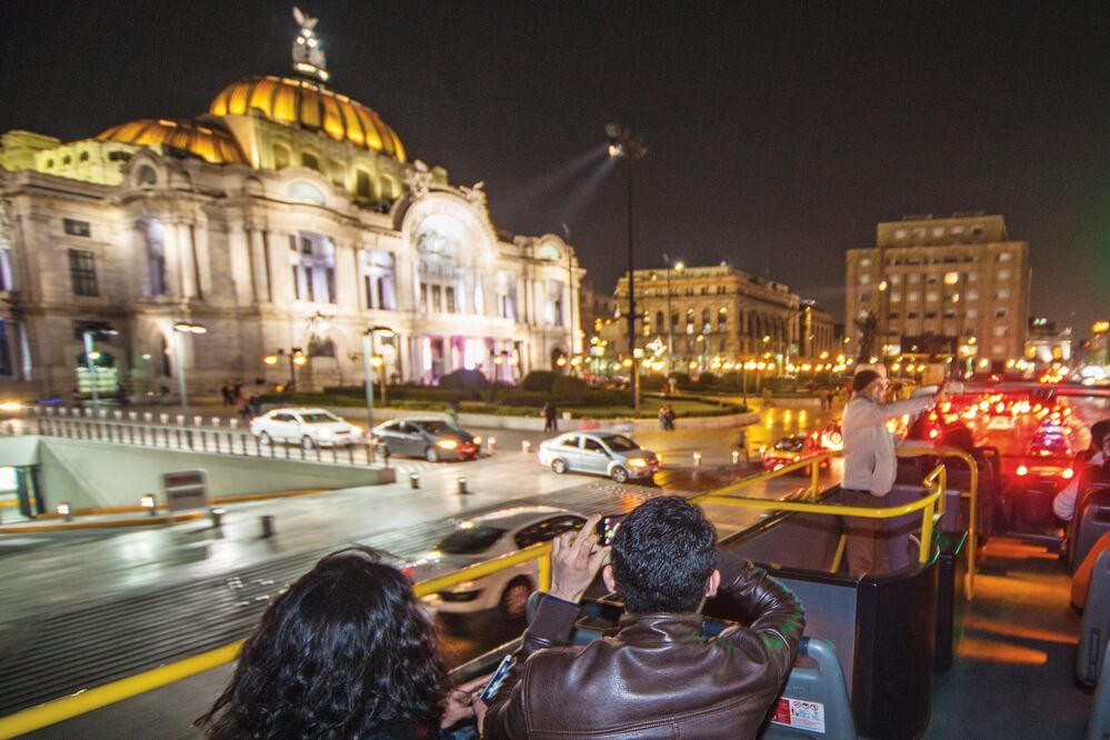 El Turibús nocturno te llevará a visitar 10 palacios y monumentos destacados de la CDMX. (Foto: Archivo El Universal)