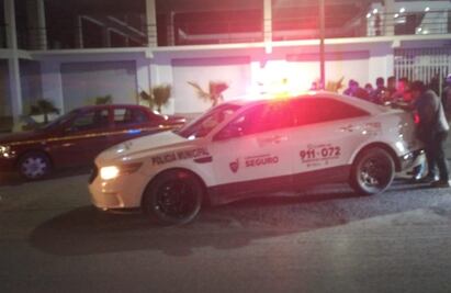 Dentro de un auto hallan el cuerpo de una mujer en Chiapas; hay un detenido 