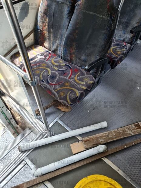 Detienen a 33 sujetos que viajaban en autobús con tubos y palos en Naucalpan; denuncian delitos electorales