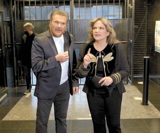 Pimpinela canta, ironiza y conmueve en su show