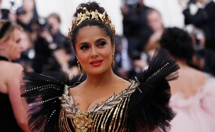 Salma Hayek presume a sus amigos de la Gala del MET