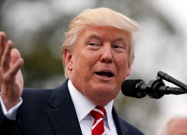 Afirma Trump que sugirió haber grabado a Comey por temor a espionaje