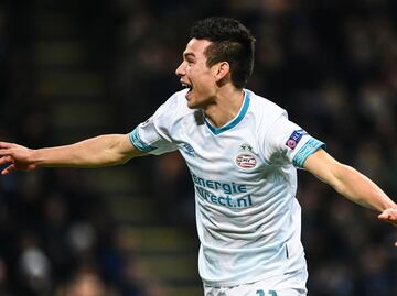 Con gol del 'Chucky' Lozano, PSV empata frente al Inter
