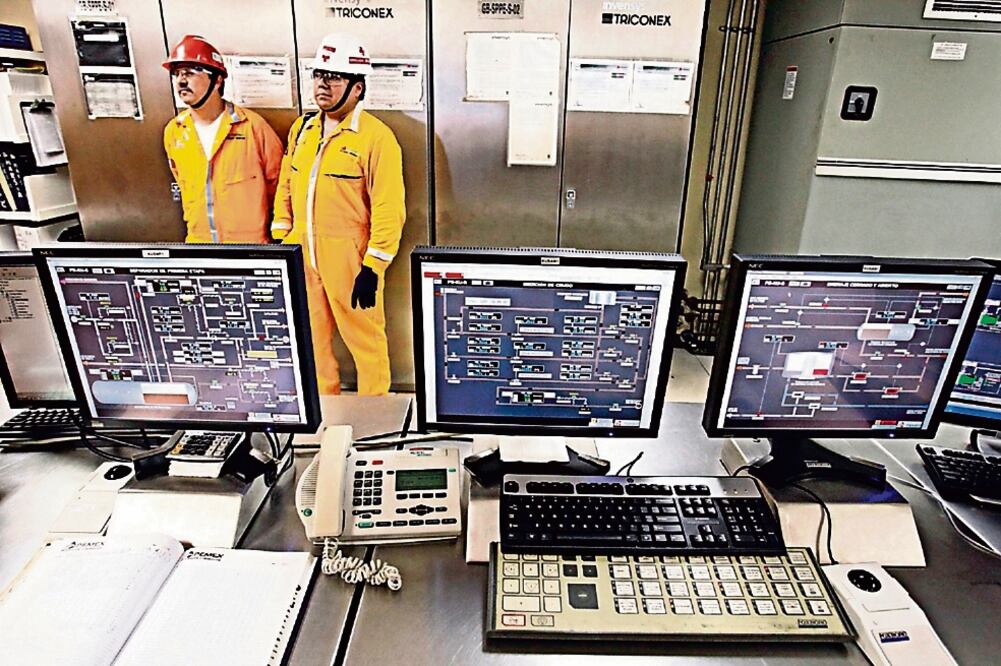 Como parte de su modernización, Pemex busca poner en manos de terceros la operación de sus redes de telecomunicaciones, estaciones de microondas y la infraestructura de procesamiento, como los siete Data Centers que posee. (ARCHIVO EL UNIVERSAL)