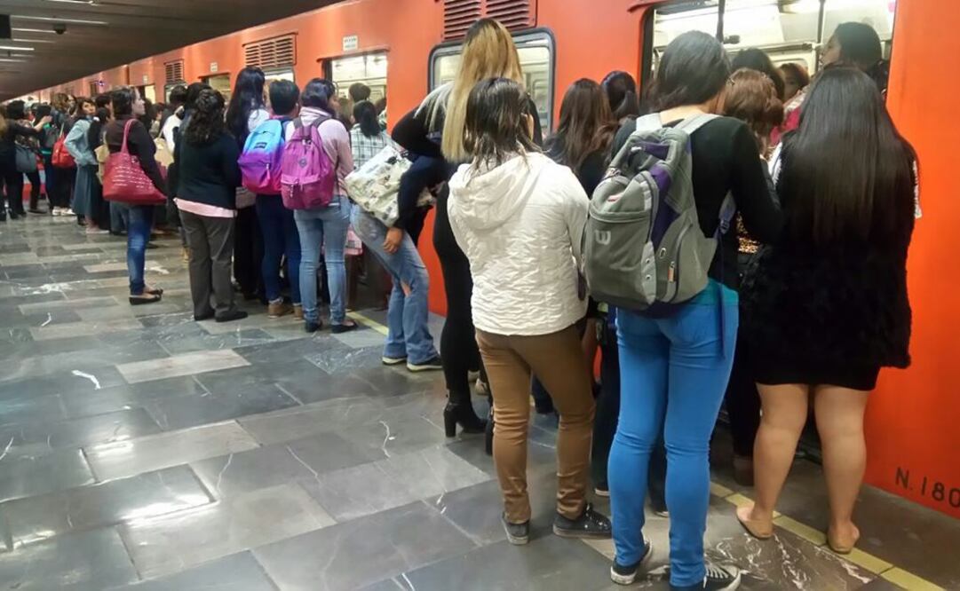 El Hoy No Circula especial persiste, pese a que se retiró la doble restricción, por lo que la afluencia en el transporte público se ha incrementado
