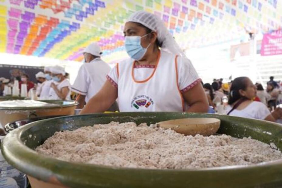 Tejate y tamales, dos delicias presentes en la Guelaguetza