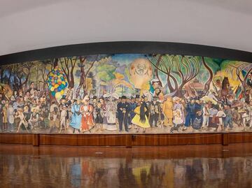 Lánzate al picnic nocturno entre murales de Diego Rivera