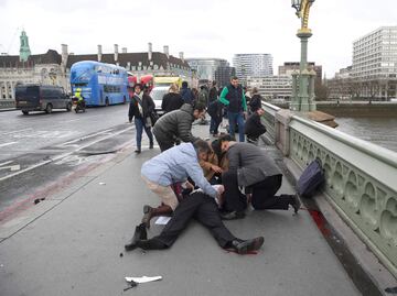 "Terrorismo", incidente afuera del Parlamento británico, dice la Policía
