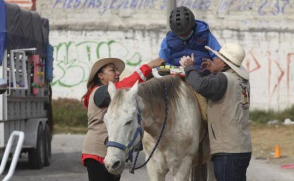 Llevan terapia con caballos a personas con autismo en Toluca