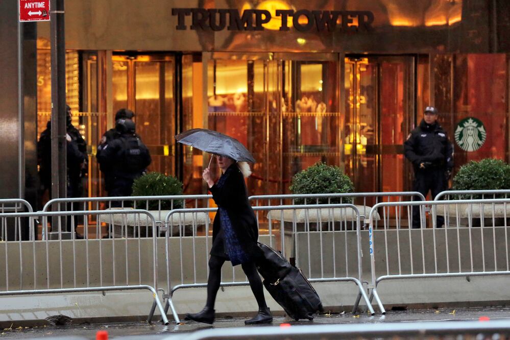 La decisión fue tomada luego de que una petición que circuló entre los residentes, con el título “Descarten el nombre Trump” (AP/Archivo)