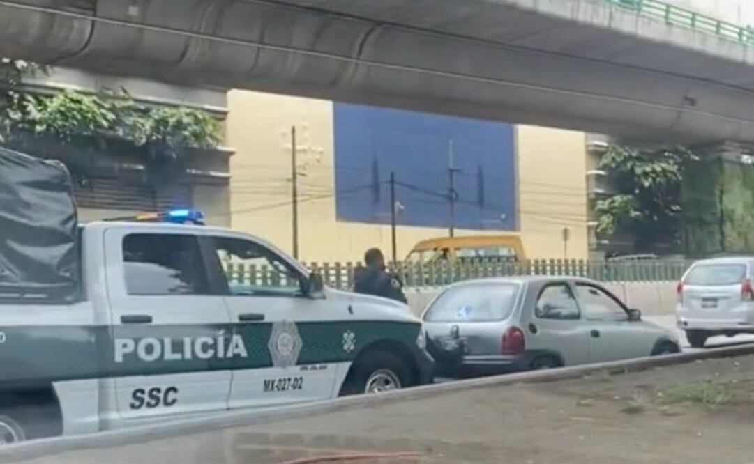 En el video de TikTok se observa que el policía pertenece a la SSC. Imagen: TikTok @akrod95