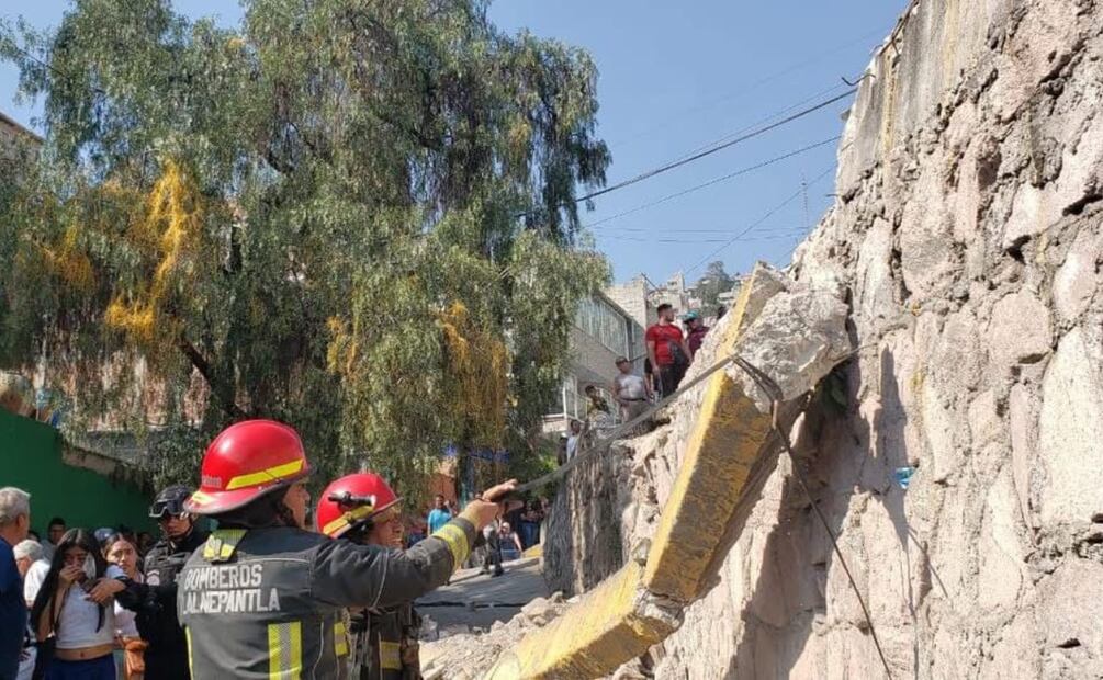 Los vecinos de la colonia Lázaro Cárdenas se reunieron en el lugar del accidente para ofrecer su apoyo / Foto: Especial