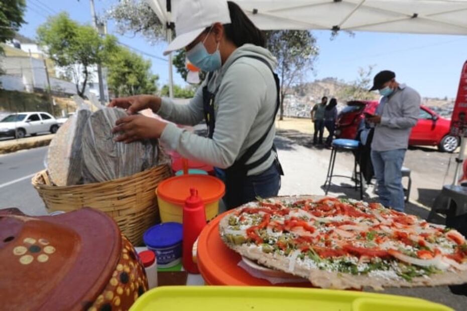 ¿Huaraches toluqueños o tlayudas? El platillo típico de Toluca que causó polémica durante inauguración del AIFA