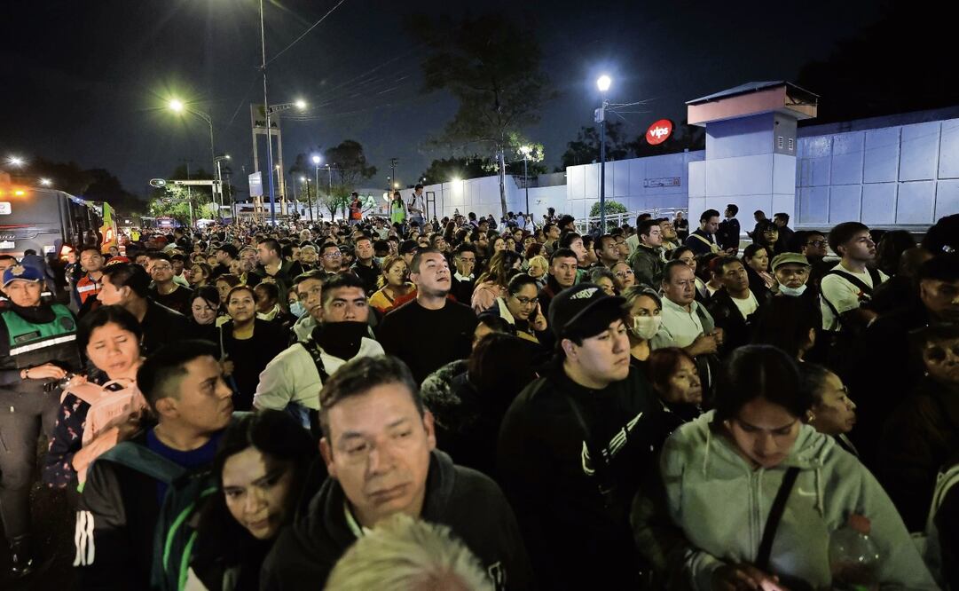 Unidades de RTP apoyaron en el traslado de ciudadanos afectados, informó el director general del Metro, Guillermo Calderón. Foto: Diego Simón / EL UNIVERSAL