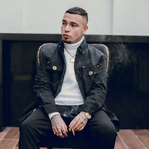 El rapero se dio a conocer por su dueto con Christian Nodal. Foto: Facebook Gera Mx