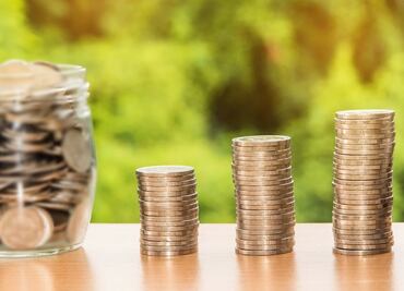 Patrones proponen aumentar salario mínimo a 102 pesos al día