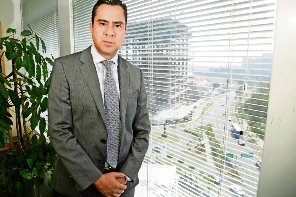 El directivo de Banobras, Juan Robles Martínez, destacó al fideicomiso como un método seguro para el pago de deuda, pues el municipio transfiere un porcentaje de sus participaciones (LUIS CORTÉS. EL UNIVERSAL)