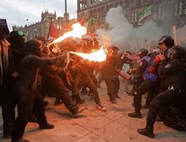 Cinco policías lesionados en marcha del 2 de octubre continúan hospitalizados; dos requerirán mayores cuidados: SSC CDMX