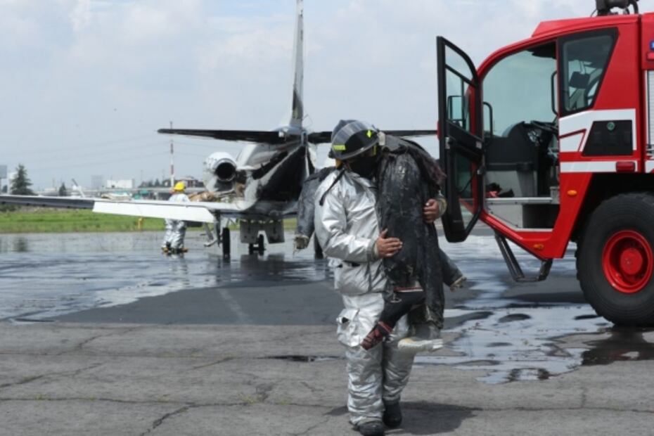 Realizan simulacro de incendio en Aeropuerto Internacional de Toluca