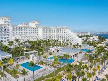 Turistas de Hotel Riu Caribe en Cancún denuncian agresiones del personal y Policía Turística; implicados niegan abusos