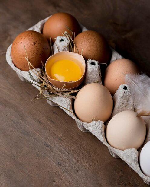 El brote de gripe aviar que comenzó en 2022 está encareciendo terriblemente los huevos en estos momentos. Fuente: Freepik.