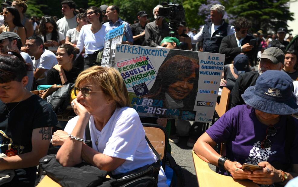 Aun con la condena confirmada por la Cámara de Casación, Cristina Fernández no irá presa, ya que la sentencia queda firme y se ejecuta solo cuando estén agotadas todas las instancias judiciales de revisión. Foto: AFP