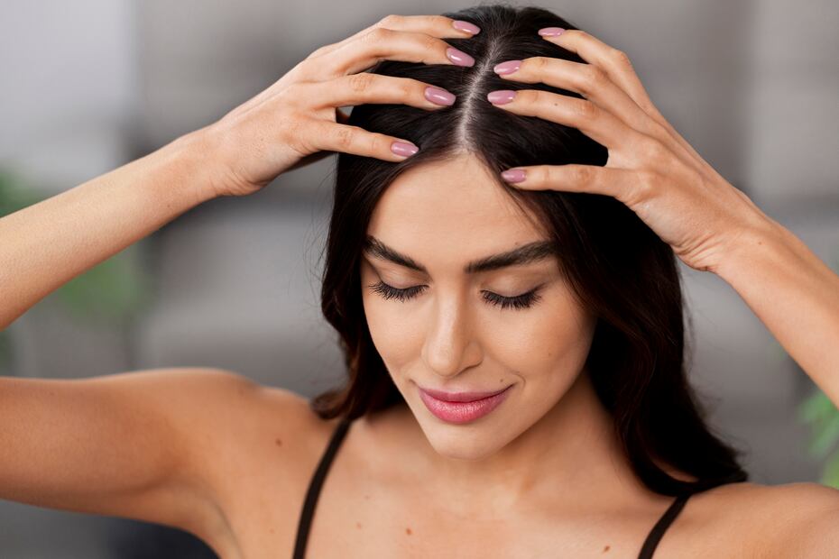 El cortisol excesivo debilita el cabello y causa su caída. Foto: Freepik